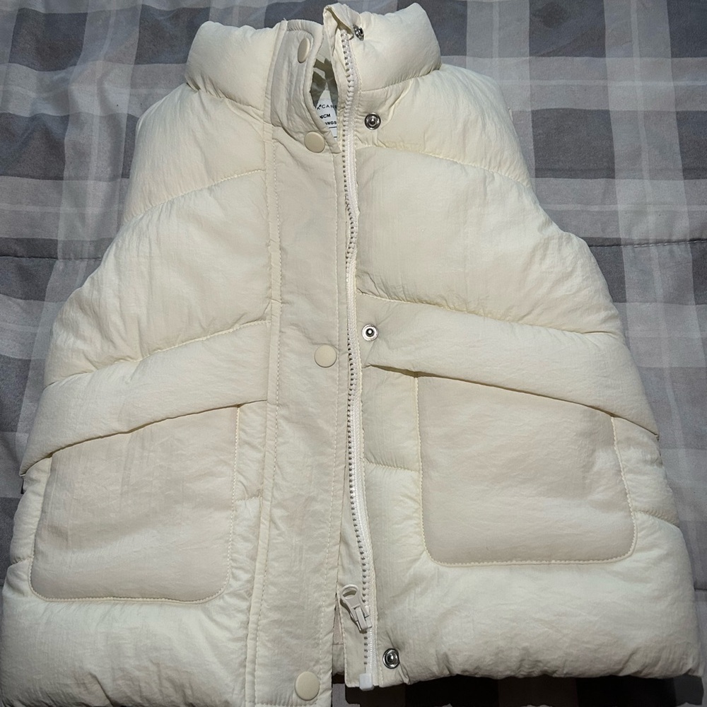 White vest girls